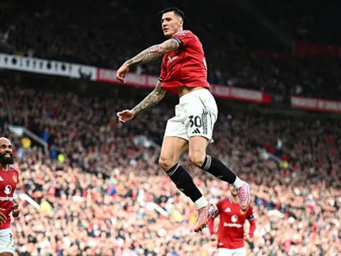 Sesko làm bùng nổ Old Trafford với bàn nhân đôi cách biệt