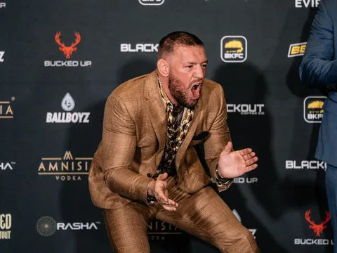 Conor McGregor dằn mặt Mike Perry: 'Không ra hồn là biến khỏi đây'