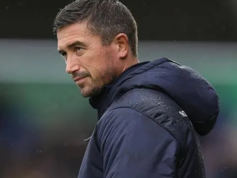 CĐV Đông Nam Á "bùng nổ" khi huyền thoại Liverpool dẫn dắt Hà Nội FC