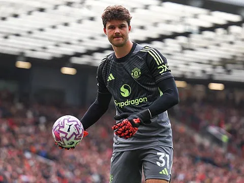 Mason Mount đánh giá màn ra mắt của Senne Lammens