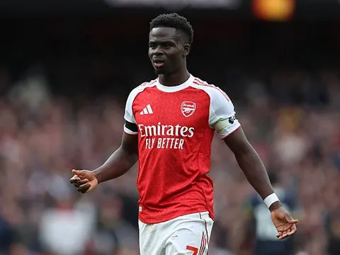 Saka hé lộ tin nhắn từ Henry sau khi ghi bàn cho Arsenal