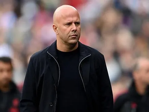 Arne Slot đã cảm nhận được sự khắc nghiệt của Ngoại hạng Anh