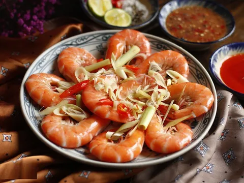 Ăn tôm rất bổ nhưng có 3 người không nên ăn kẻo thêm bệnh
