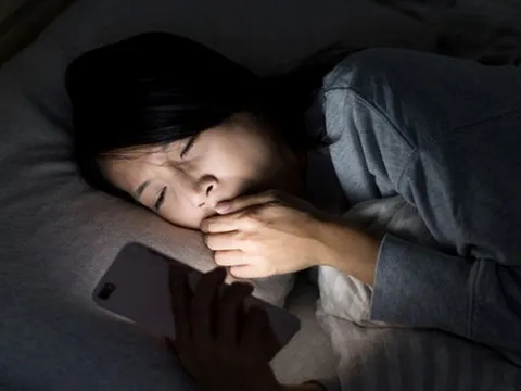 Có 4 thói quen trước khi đi ngủ có thể gây hại đến thận