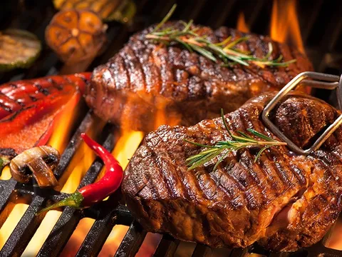 Ướp thịt bò BBQ chỉ bỏ mắm là dại: Thả thêm loại nước đặc biệt này vào, thịt mềm tan, ngon cực phẩm