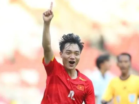 HLV Kim Sang Sik trao cơ hội thay Quang Hải cho tân binh trẻ?