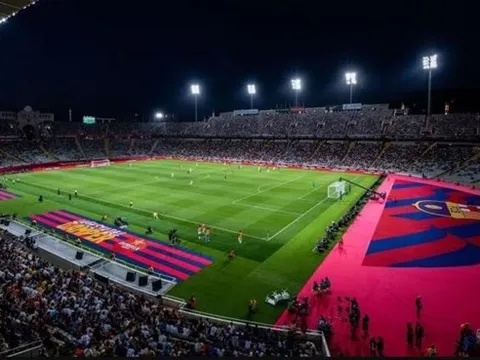 Barcelona chưa thể trở lại Camp Nou