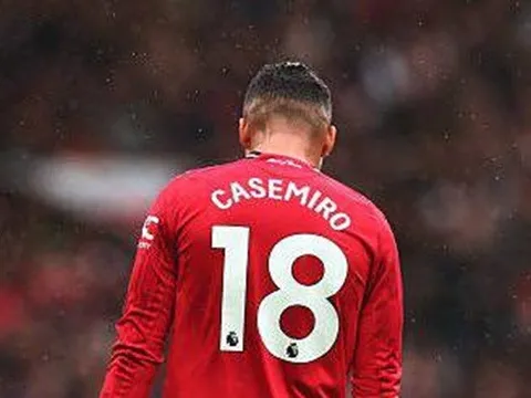 Casemiro nêu lý do bị in sai tên trên áo đấu MU