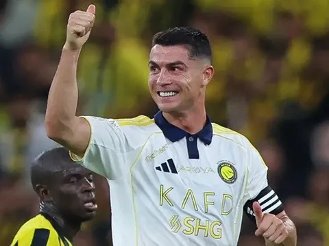 Ronaldo phân tích cả thành phần nước lọc