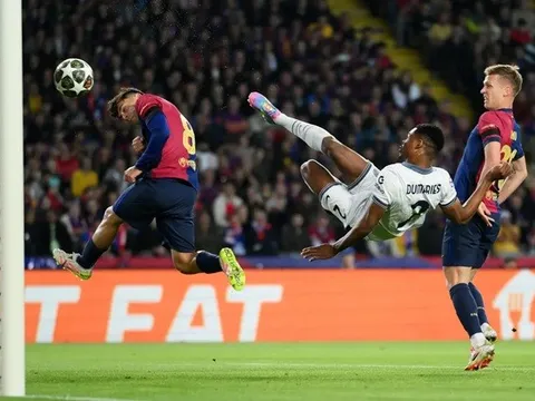 Dumfries sốc khi vượt Haaland ở Quả bóng vàng