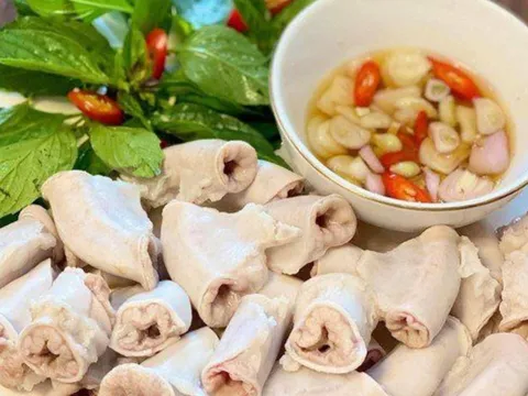 Cách luộc lòng lợn trắng tinh, giòn tan, không hôi