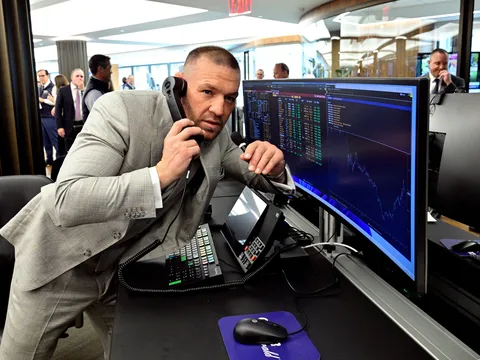 Chael Sonnen vạch trần 'mánh khóe' của Conor McGregor: Cố tình trốn kiểm tra doping?
