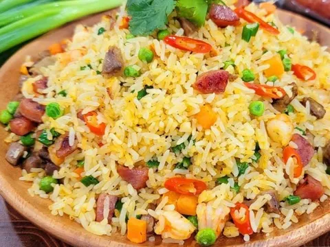 Cách làm cơm chiên Dương Châu ngon giòn, đơn giản dễ dàng