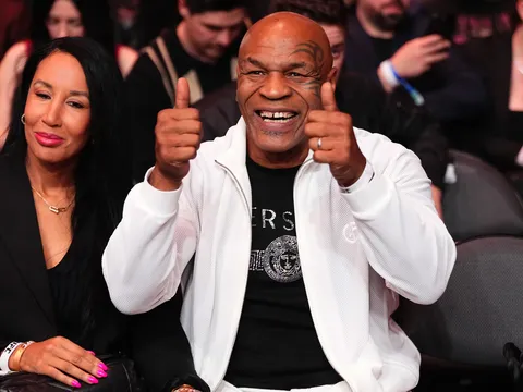 Mike Tyson: '5 ngôi sao lớn nhất UFC gộp lại cũng không bằng thu nhập của tôi'