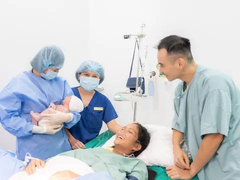 H'Hen Niê lên tiếng sau khi bị mỉa mai tư thế sinh con