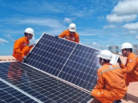 Tin vui: Người dân lắp điện mặt trời mái nhà sắp được hỗ trợ đến 3 triệu đồng mỗi hộ