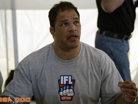 Charles Oliveira 'chỉ điểm' người thách đấu xứng đáng cho ngôi vương hạng nhẹ