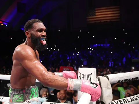 Jaron Ennis hủy diệt đối thủ, ra mắt hạng cân mới đầy thị uy