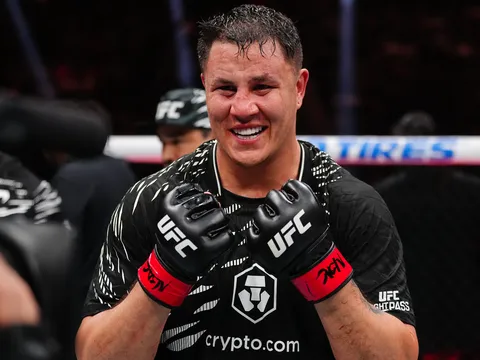 Jhonata Diniz: Thắng trận UFC Rio là nhảy dù, coi thể thao mạo hiểm như 'liệu pháp tinh thần'