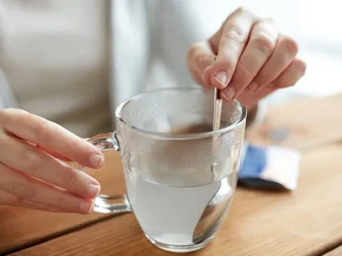 Cách uống nước muối ấm buổi sáng hỗ trợ giảm cân, thải độc, làm sạch ruột