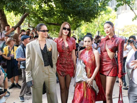 Hoàng Thuỳ, Lê Hoàng Phương cùng NTK Thanh Hương Bùi thu hút ống kính truyền thông quốc tế tại SFW SS26