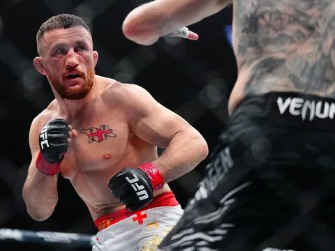 Chuyện khó tin tại UFC: Nhà vô địch đấu tập 5 hiệp chỉ vài giờ trước trận bảo vệ đai