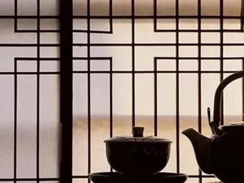 Cửa sổ thời xưa đều là “giấy dán”, bị chọc vào là thủng, tại sao không sợ mưa?