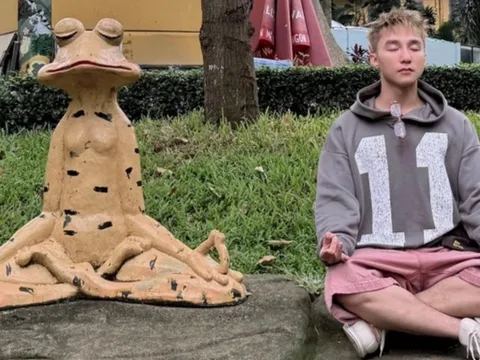 Sơn Tùng M-TP “dỗi yêu” fan khi đi Thảo Cầm Viên, check-in cùng capybara