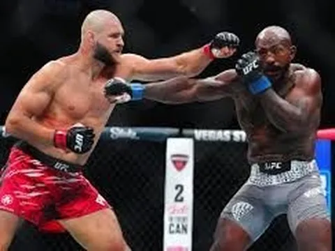 Jiri Prochazka: 'Tôi buộc phải kết liễu anh ta' và lời nhắn gửi đến bại tướng sau trận chiến điên rồ tại UFC 320