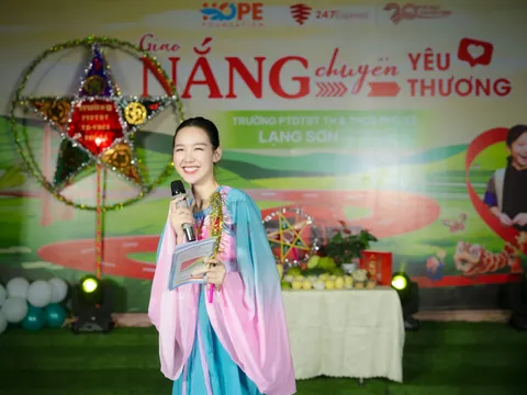 Hoa Hậu Bảo Ngọc hóa chị Hằng, mang quà đến trẻ em vùng lũ tại Lạng Sơn Và Quảng Ninh 