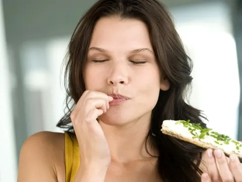 Những người sống lâu và ít bệnh tật thường có 5 thói quen ăn uống này