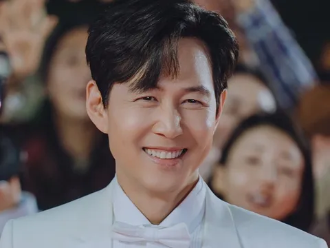 tvN tung ảnh nhá hàng phim mới: Lee Jung Jae 'mắc kẹt' trong hào quang vai diễn cũ