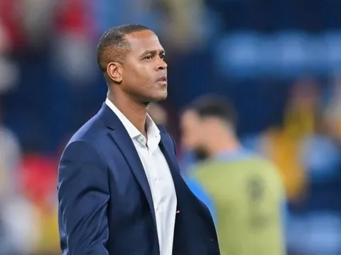 HLV Kluivert có thể nhận khoản bồi thường khổng lồ sau khi bị Indonesia sa thải