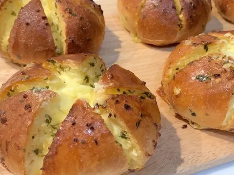 Cách làm bánh mì nướng bơ tỏi phô mai, béo mặn ngọt thơm ngon