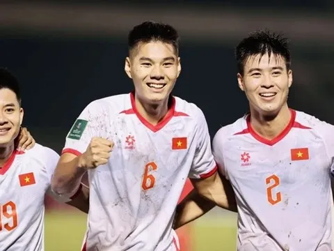 Điểm tin bóng đá Việt Nam 18/10: Việt Nam bỏ xa Indonesia; Malaysia đình chỉ Tổng thư ký