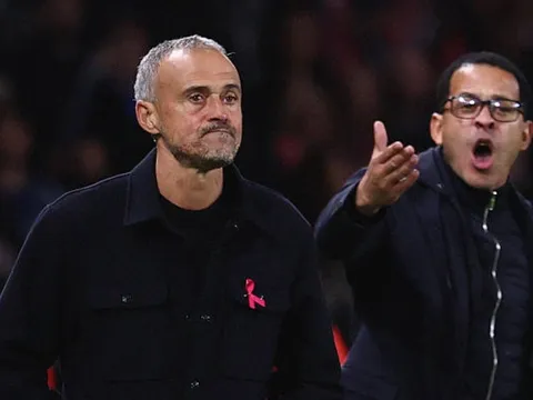 Khi Enrique phải "liệu cơm gắp mắm" tại PSG