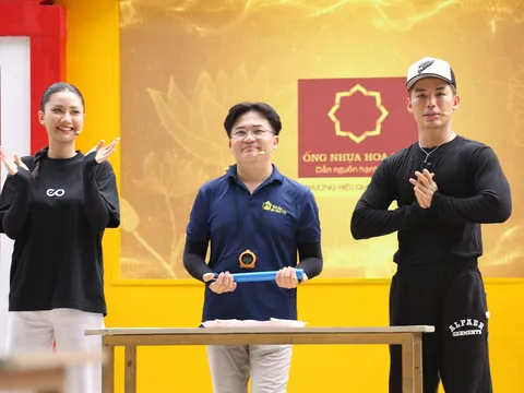 MC Đại Nghĩa xúc động trước người phụ nữ cưu mang em nuôi bị tâm thần hơn 20 năm