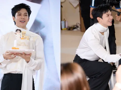 Anh Tú Atus “đốn tim” fan khi xuất hiện như “bạch mã hoàng tử” tại sự kiện