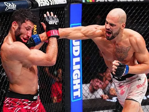 Alex Pereira 'cà khịa' đối thủ của đồng đội: "Lần này lại đổ tại gãy sườn à?"