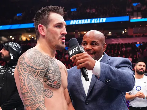 Daniel Cormier thán phục Brendan Allen: "Một màn trình diễn của sự áp đảo toàn diện"