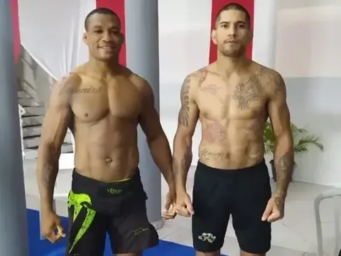 Jailton Almeida "bắt bài" Jon Jones: Chậm chạp ở hạng nặng, nhưng cuộc đối đầu với Pereira vẫn là một ẩn số