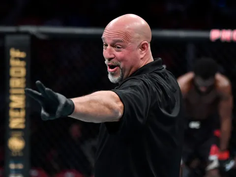 Matt Brown nổi giận vì sai lầm của trọng tài: 'Mấy cái ủy ban thể thao chết tiệt này đang làm cái quái gì vậy?'