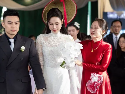 Hoa hậu Đỗ Thị Hà chính thức lên xe hoa về Quảng Trị, bố chú rể xúc động phát biểu trong ngày vui