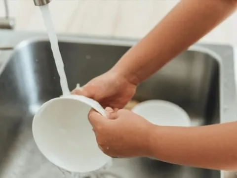 Nếu lười tập thể dục, 5 việc nhà giúp này sẽ chị em đốt mỡ thừa và giảm cân hiệu quả