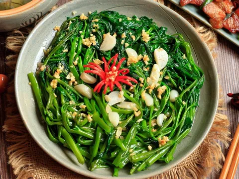 Xào rau muống chỉ cần thêm 1 thìa nước quả này: Rau giòn xanh, không bị thâm