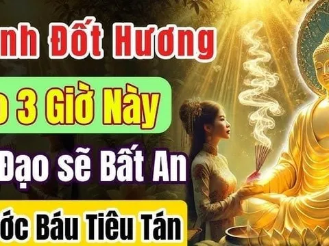 3 khung giờ kị nhất thắp hương, đốt cháy tài lộc