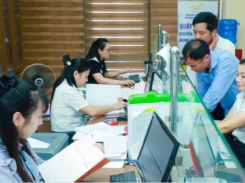 Cán bộ, công chức, viên chức được hưởng 12 tháng tiền trợ cấp 800.000 đồng trong trường hợp nào?