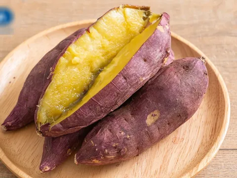 Luộc khoai lang mà thêm loại vị này, củ nào củ nấy cũng ngọt thơm, bở tung