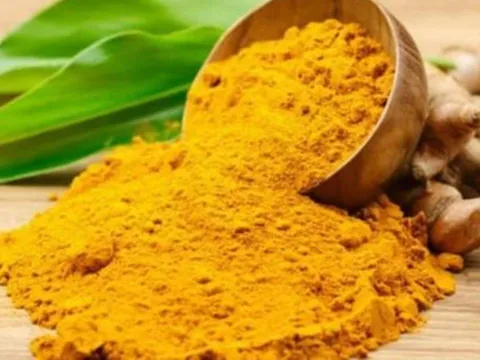 Ăn nghệ hay uống tinh bột nghệ tốt hơn? Bác sĩ giải đáp cách dùng chuẩn để nhận trọn lợi ích!