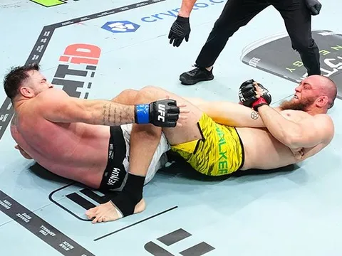 UFC 321: Cú đá trời giáng và đòn bẻ gót hiểm hóc mang về 50.000 USD tiền thưởng